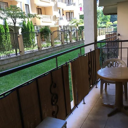 Apartament Avalon アパート サニービーチ
